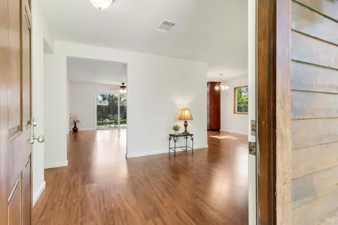 1360 Hemingway Ct, Dixon, CA 95620 photo 4