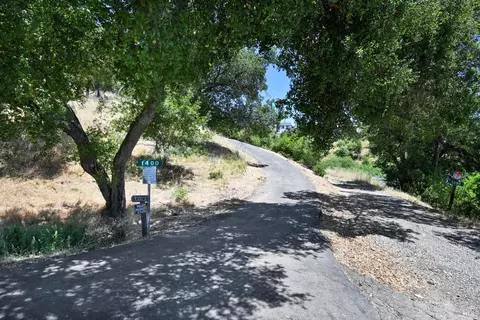 1400 Michele Ln, Santa Rosa, CA 95404