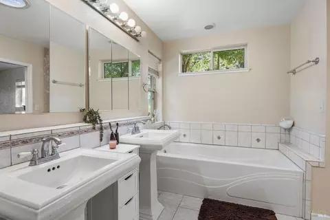 Bath - 25843 Bear Ln, Willits, CA 95490 photo 1 of 2