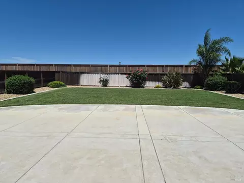 Exterior - 1440 Goldfield Ln, Dixon, CA 95620 photo 3 of 5
