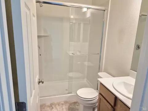 Bath - 1440 Goldfield Ln, Dixon, CA 95620 photo 1 of 4