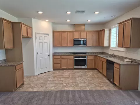 Kitchen - 1440 Goldfield Ln, Dixon, CA 95620 photo 1 of 1