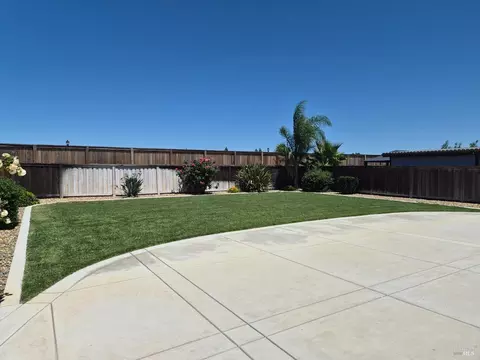 Exterior - 1440 Goldfield Ln, Dixon, CA 95620 photo 4 of 5