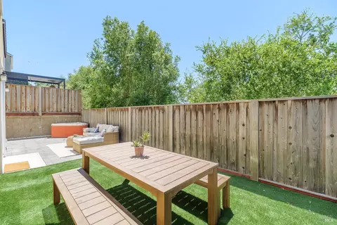 Exterior - 504 Ruby St, Petaluma, CA 94952 photo 2 of 11