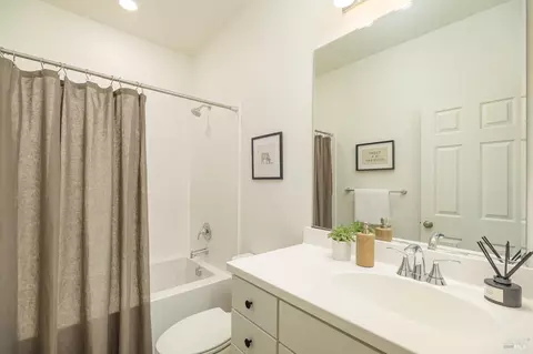 Bath - 504 Ruby St, Petaluma, CA 94952 photo 1 of 4