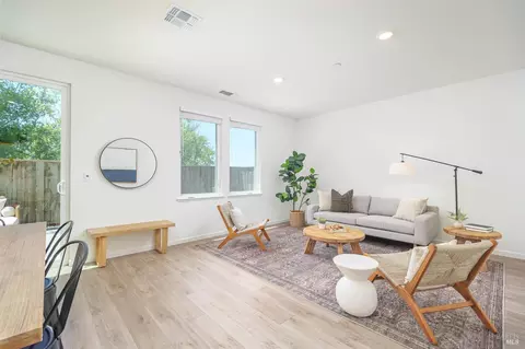 Living - 504 Ruby St, Petaluma, CA 94952 photo 1 of 3