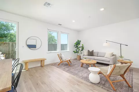 Living - 504 Ruby St, Petaluma, CA 94952 photo 1 of 3