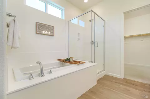 Bath - 504 Ruby St, Petaluma, CA 94952 photo 3 of 4