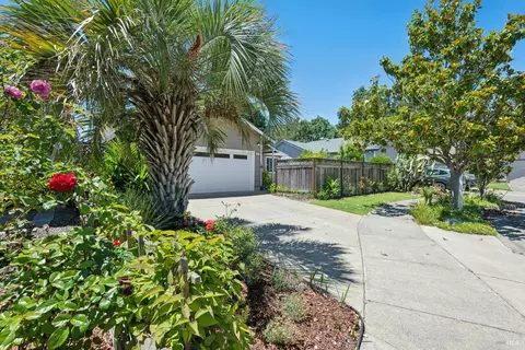 2321 Mandarin Ln, Santa Rosa, CA 95401