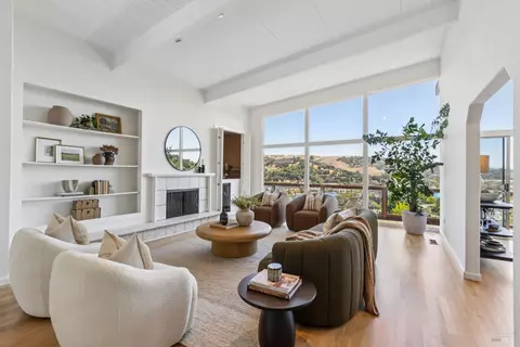 2 Buckeye Rd, Belvedere, CA 94920