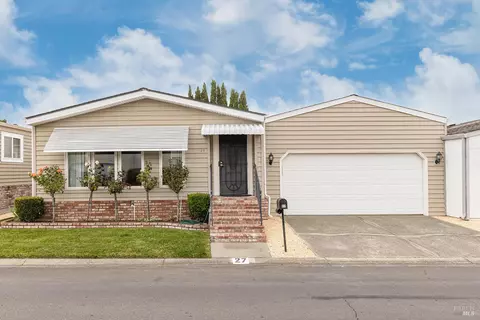 27 Falcon Crest Cir, Napa, CA 94558