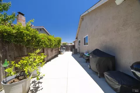 Exterior - 701 Sequoia Dr, Fairfield, CA 94533 photo 10 of 10