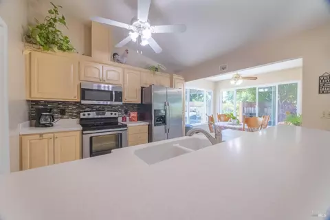 Kitchen - 701 Sequoia Dr, Fairfield, CA 94533 photo 2 of 3