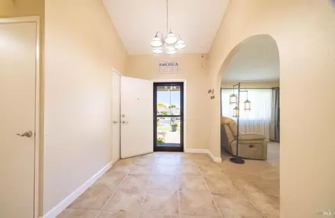 Entry Way - 701 Sequoia Dr, Fairfield, CA 94533 photo 1 of 4