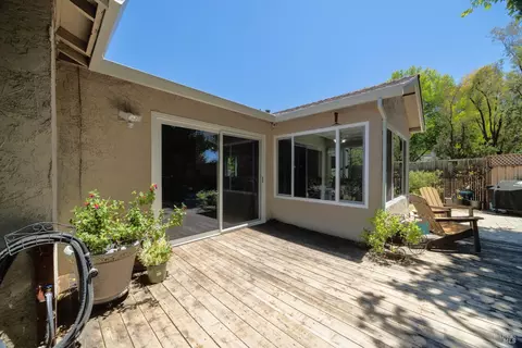 Exterior - 701 Sequoia Dr, Fairfield, CA 94533 photo 6 of 10