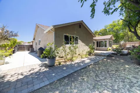 Exterior - 701 Sequoia Dr, Fairfield, CA 94533 photo 8 of 10