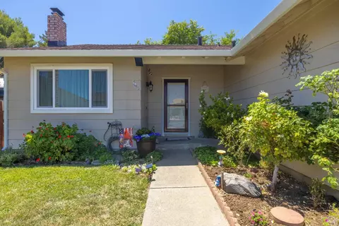Exterior - 701 Sequoia Dr, Fairfield, CA 94533 photo 5 of 10
