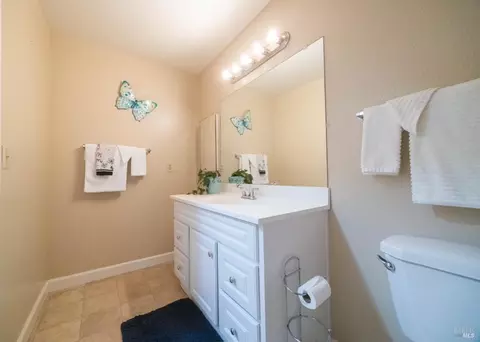 Bath - 701 Sequoia Dr, Fairfield, CA 94533 photo 2 of 3