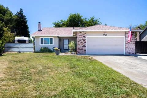 Exterior - 701 Sequoia Dr, Fairfield, CA 94533 photo 4 of 10