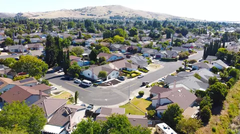 View/Area - 701 Sequoia Dr, Fairfield, CA 94533 photo 4 of 5