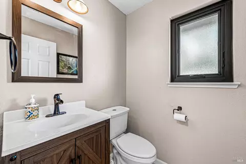 Bath - 8409 Kobert Ct, Winters, CA 95694 photo 5 of 5