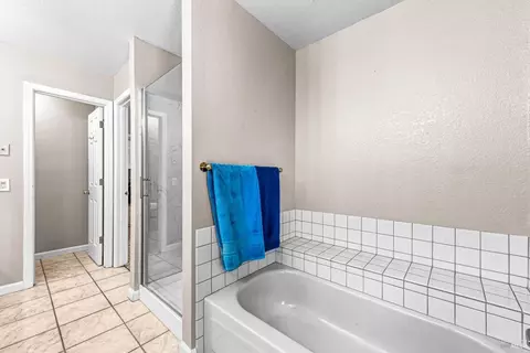 Bath - 8409 Kobert Ct, Winters, CA 95694 photo 3 of 5