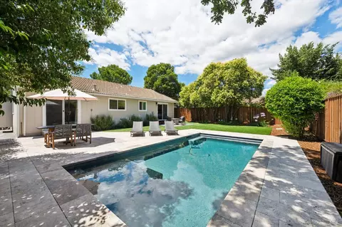 19024 Junipero Serra Dr, Sonoma, CA 95476