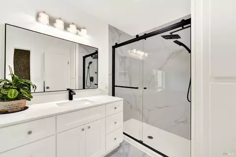 Bath - 1305 Corcoran Ave, Vallejo, CA 94589 photo 3 of 5
