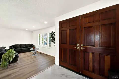 Entry Way - 1305 Corcoran Ave, Vallejo, CA 94589 photo 3 of 4