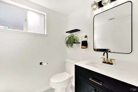 Bath - 1305 Corcoran Ave, Vallejo, CA 94589 photo 1 of 5