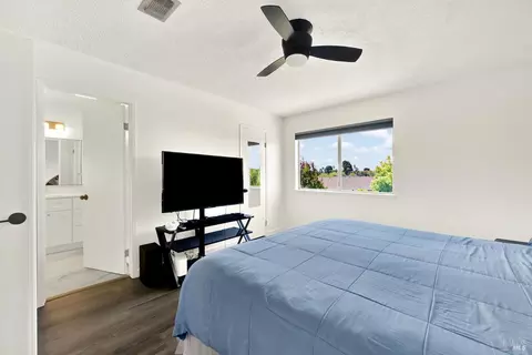 Bedroom - 1305 Corcoran Ave, Vallejo, CA 94589 photo 5 of 11