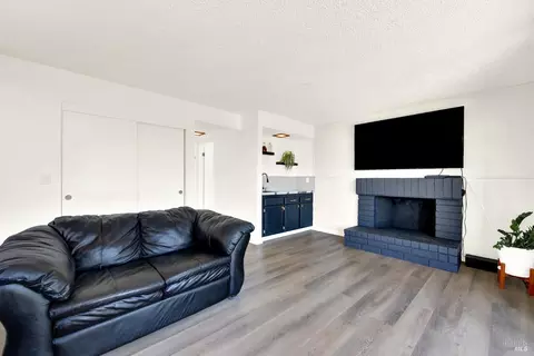 Living - 1305 Corcoran Ave, Vallejo, CA 94589 photo 3 of 4