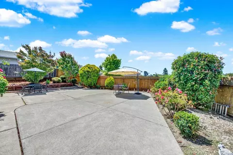 Exterior - 1305 Corcoran Ave, Vallejo, CA 94589 photo 5 of 12