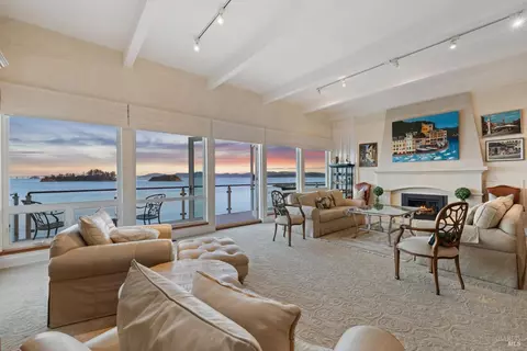 187 Oak Dr, San Rafael, CA 94901