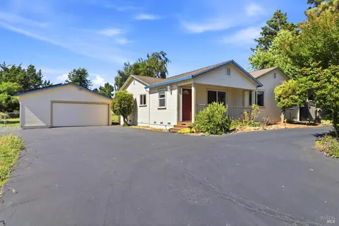 4270 Roblar Rd, Petaluma, CA 94952