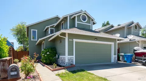 7733 Melody Dr, Rohnert Park, CA 94928