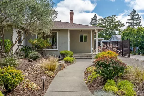232 N Washington St, Cloverdale, CA 95425