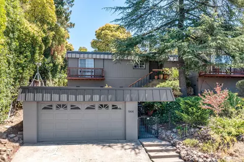 944 Summerfield Rd, Santa Rosa, CA 95405