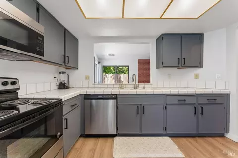 Kitchen - 189 Nalisty Dr, Vallejo, CA 94590 photo 1 of 5