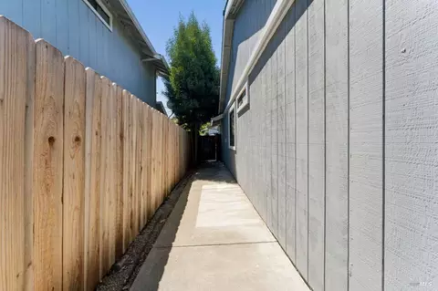 Entry Way - 189 Nalisty Dr, Vallejo, CA 94590 photo 3 of 3