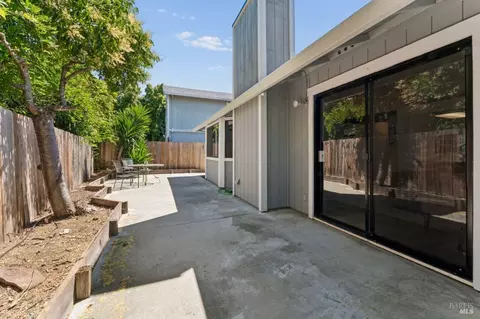 Exterior - 189 Nalisty Dr, Vallejo, CA 94590 photo 5 of 15