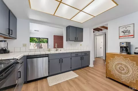 Kitchen - 189 Nalisty Dr, Vallejo, CA 94590 photo 5 of 5