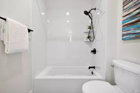 Bath - 357 Cornell St, Windsor, CA 95492 photo 5 of 7