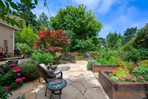 7350 Fircrest Ave, Sebastopol, CA 95472