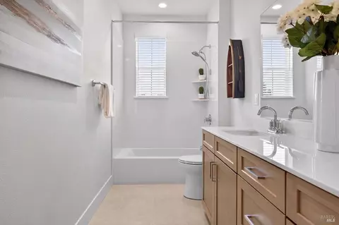 Bath - 341 Cornell St, Windsor, CA 95492 photo 6 of 8