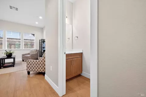 Entry Way - 341 Cornell St, Windsor, CA 95492 photo 3 of 6