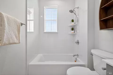 Bath - 341 Cornell St, Windsor, CA 95492 photo 7 of 8