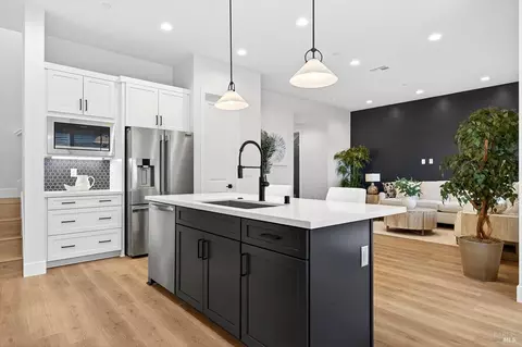 Kitchen - 333 Cornell St, Windsor, CA 95492 photo 7 of 10