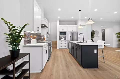 Kitchen - 333 Cornell St, Windsor, CA 95492 photo 6 of 10