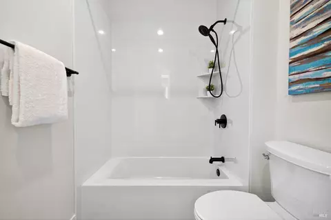 Bath - 333 Cornell St, Windsor, CA 95492 photo 5 of 7